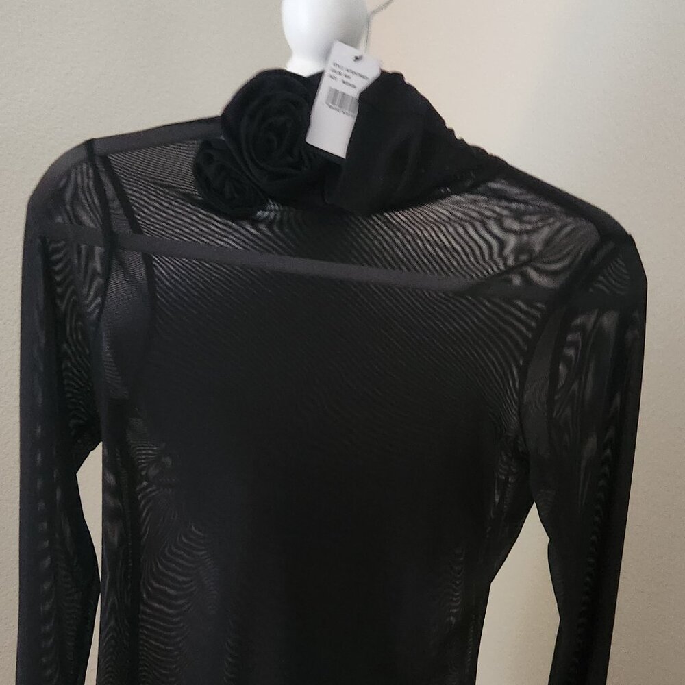 Rosette black sheet turtle Neck NWT size Medium - Picture 6 of 7